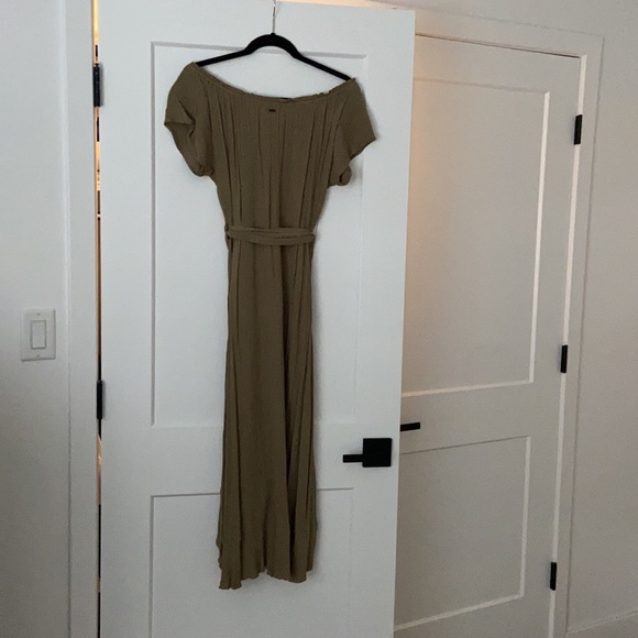 Flowy Belted Off-The Shoulder Sundress - Picture 2 of 4